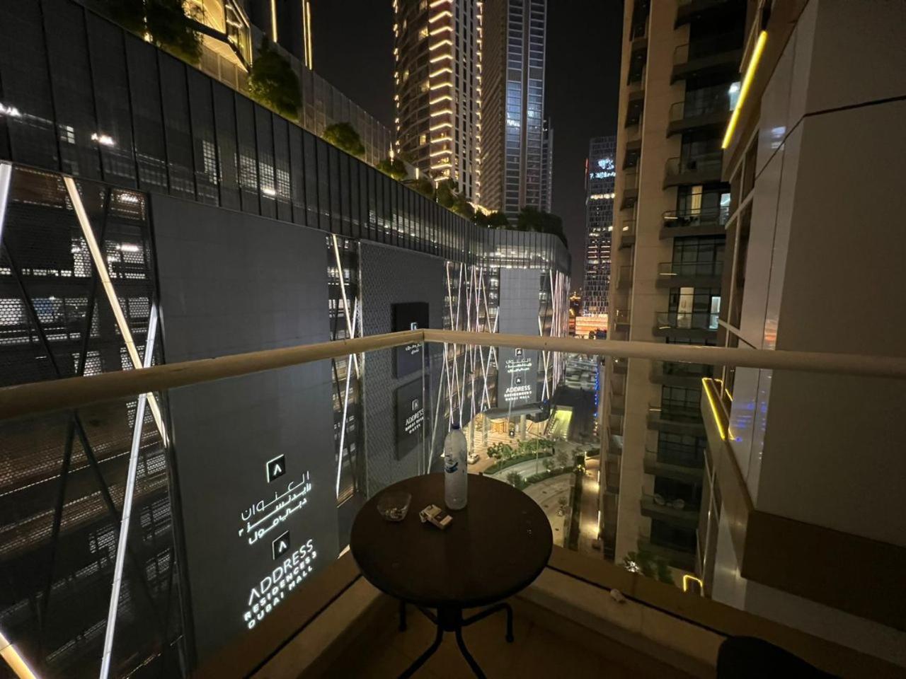 Downtown Holiday'S - 1 Min To Dubai Mall & Burj Khalifa Hostel Bagian luar foto