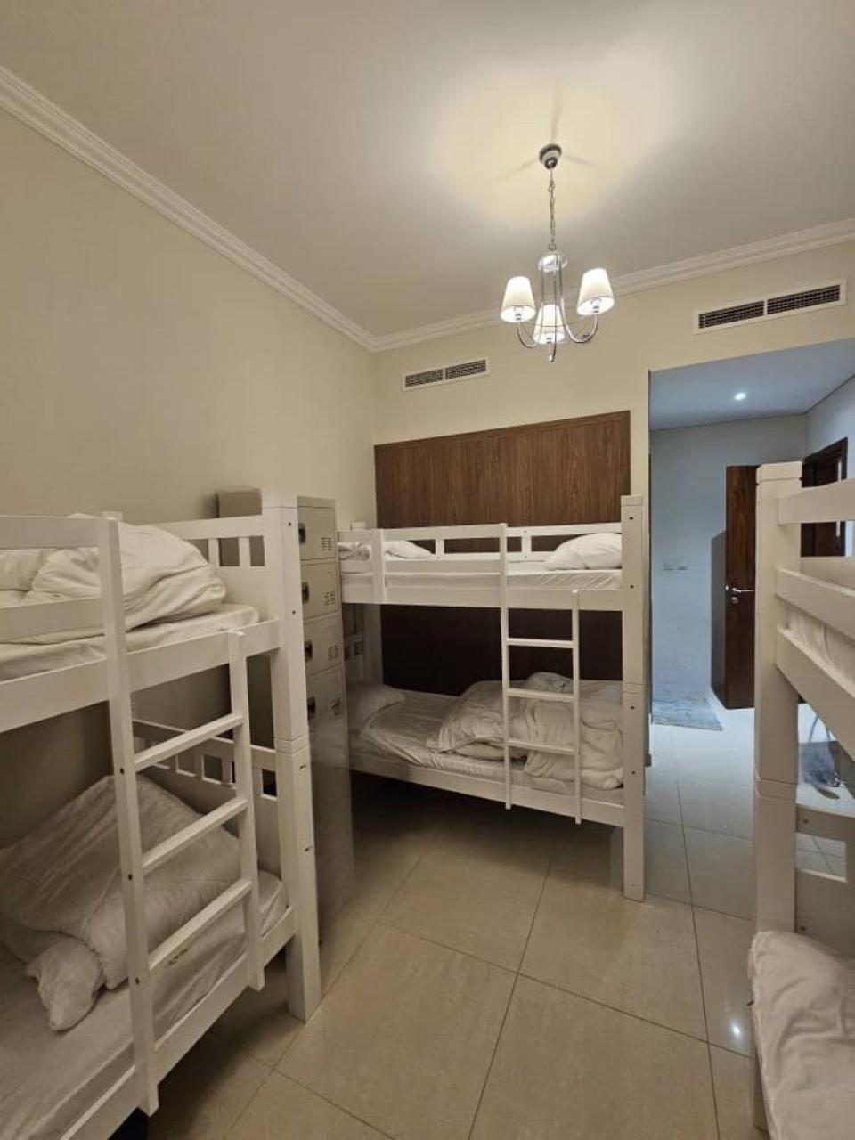Downtown Holiday'S - 1 Min To Dubai Mall & Burj Khalifa Hostel Bagian luar foto