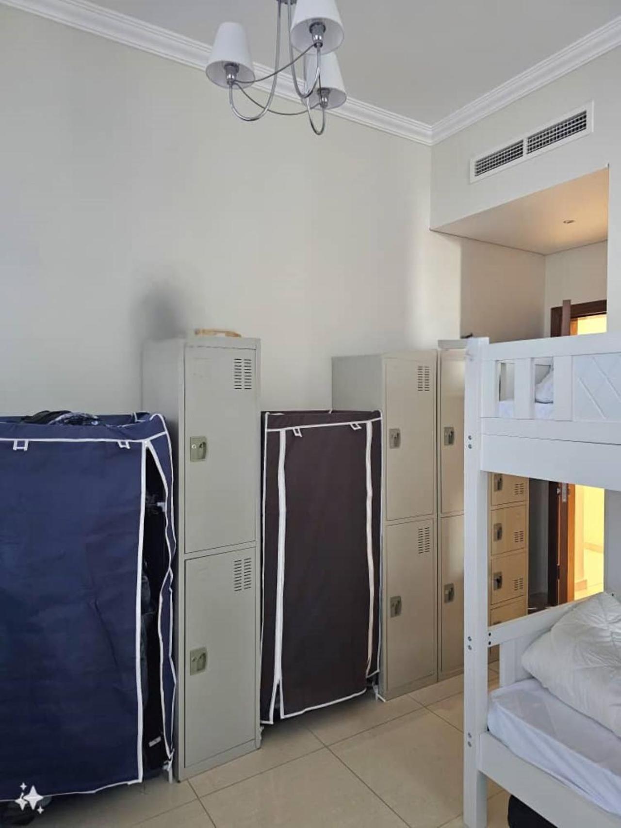 Downtown Holiday'S - 1 Min To Dubai Mall & Burj Khalifa Hostel Bagian luar foto